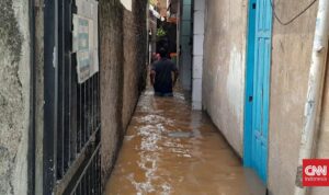 Banjir Hampir 1 Meter Rendam Pemukiman Warga di Bidara Cina